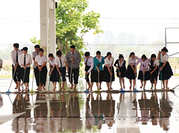 นักศึกษาสาขาวิชาการจัดการโลจิสติกส์
ชั้นปีที่ 3 ร่วมทำกิจกรรมจิตอาสา
ทำความสะอาดอาคารเอนกประสงค์