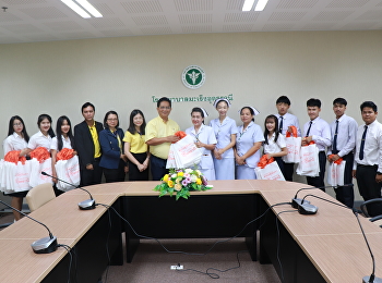 มหาวิทยาลัยราชภัฎสวนสุนันทา
ศูนย์การศึกษาจังหวัดอุดรธานี
มอบถุงผ้าให้ประชาชนผู้เข้ารับบริการในโรงพยาบาลมะเร็งอุดรธานี
จำนวน 200 ถุง
เพื่อเป็นการร่วมกันรณรงค์ลดการใช้ถุงพลาสติก