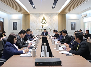 The meeting gave the policy to develop
the education center of Udon Thani