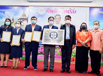 Receive a National Skill Standards
Testing Center label from Mr. Thawat
Benchatikul, Director-General of the
Department of Skill Development.