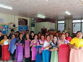 มหาวิทยาลัยราชภัฏสวนสุนันทา
ศูนย์การศึกษาจังหวัดอุดรธานี
เดินหน้าพัฒนาผลิตภัณฑ์ผ้าทอมัดหมี่
ยกระดับภูมิปัญญาท้องถิ่นสู่การสร้างมูลค่าเพิ่มอย่างยั่งยืน**